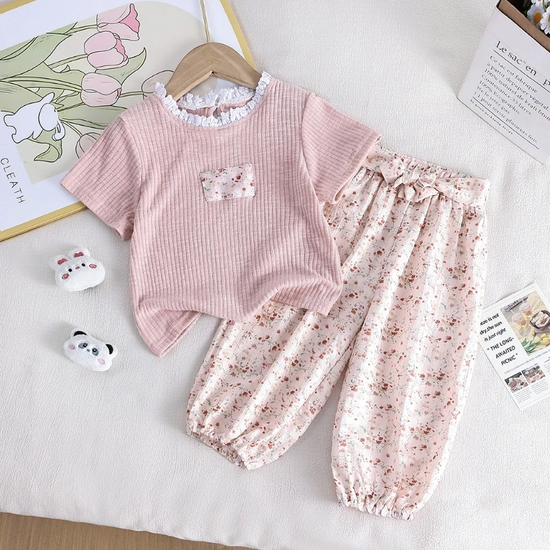 2026 New Summer Children's Floral Short Sleeved T-shirt and Floral Elastic Waist Pants Two-piece Set
2026 New Summer Children's Floral Short Sleeved T-shirt and Floral Elastic Waist Pants Two-piece Set