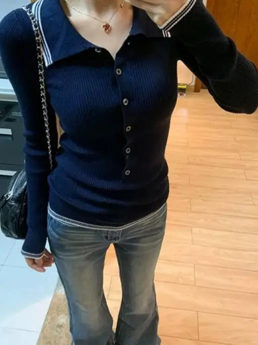 Модный и повседневный простой шерстяной свитер с пуговицами и лацканами, базовый свитер, осень-зима 2021, новая женская одежда
Модный и повседневный простой шерстяной свитер с пуговицами и лацканами, базовый свитер, осень-зима 2021, новая женская одежда