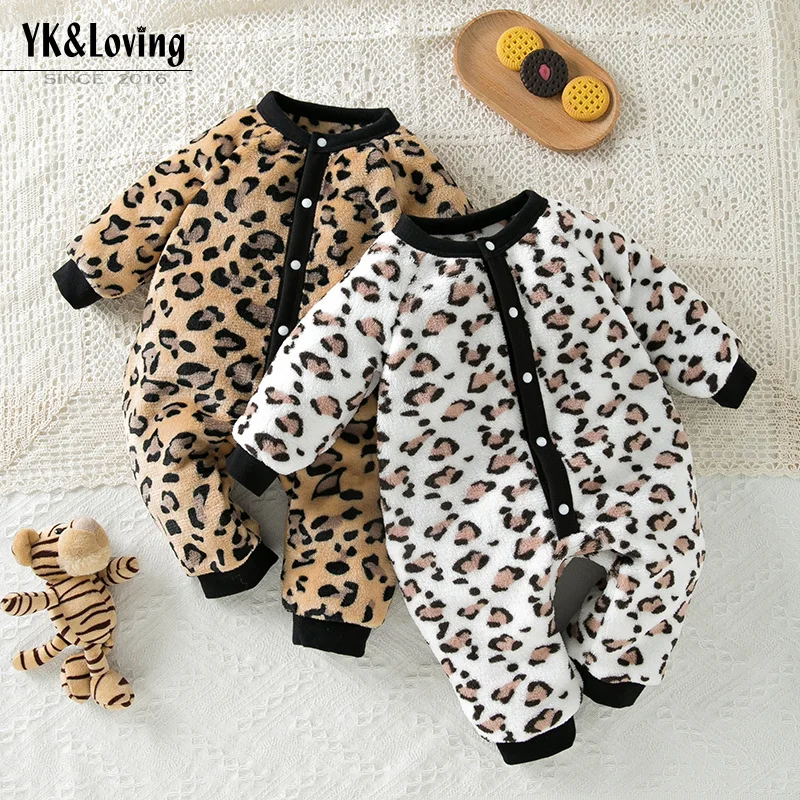 Rompers Autumn Winter New Jumpsuits Warm Plush Long Sleeved Baby Leopard Print Lovely Thick Baby Round Collar Fashion
Rompers Autumn Winter New Jumpsuits Warm Plush Long Sleeved Baby Leopard Print Lovely Thick Baby Round Collar Fashion