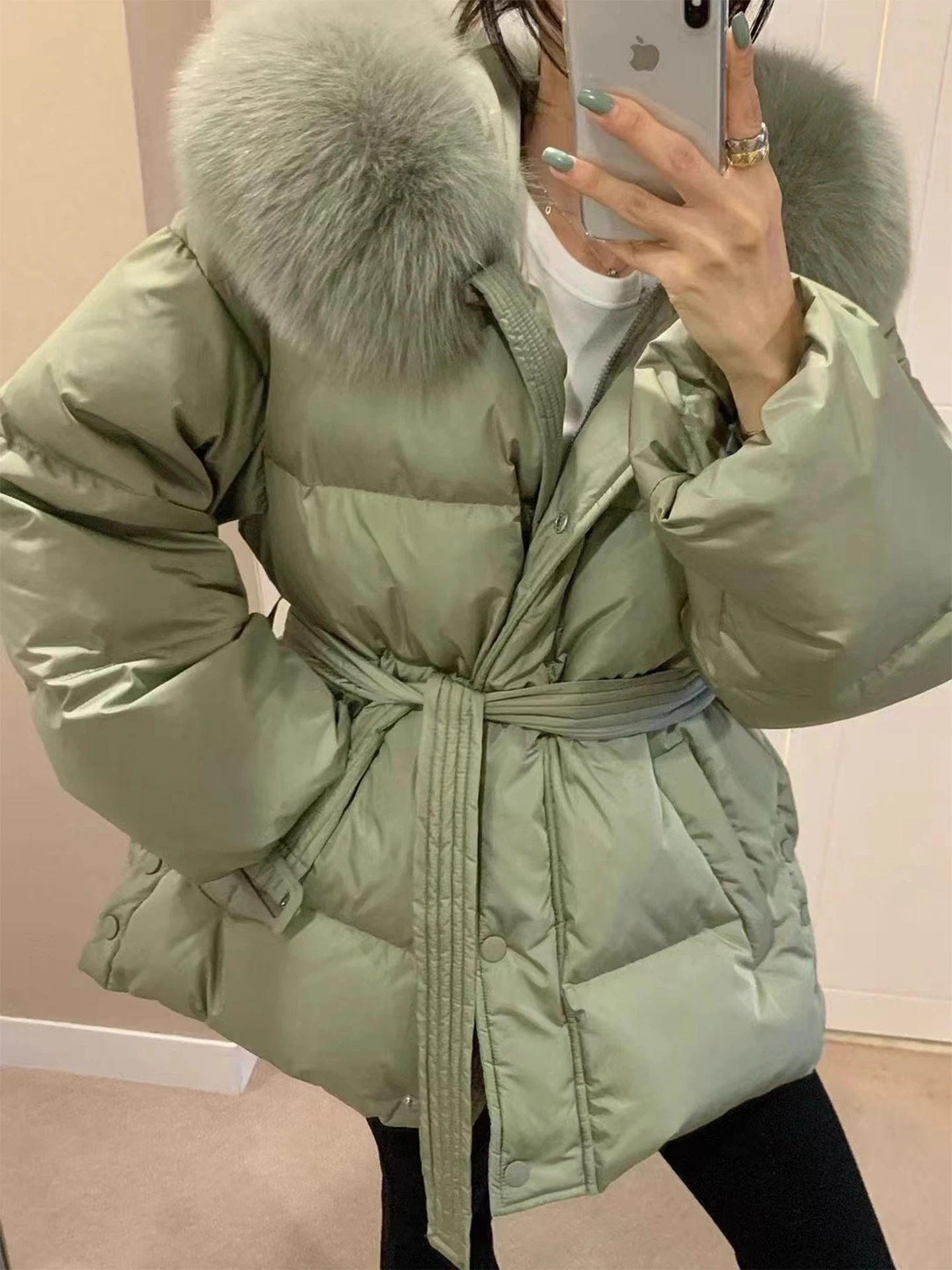 Sli, новинка зимы, тонкая длинная куртка с завязками на талии в стиле ретро, хлопковая женская модная верхняя одежда с большим меховым воротником и капюшоном 
Sli, новинка зимы, тонкая длинная куртка с завязками на талии в стиле ретро, хлопковая женская модная верхняя одежда с большим меховым воротником и капюшоном