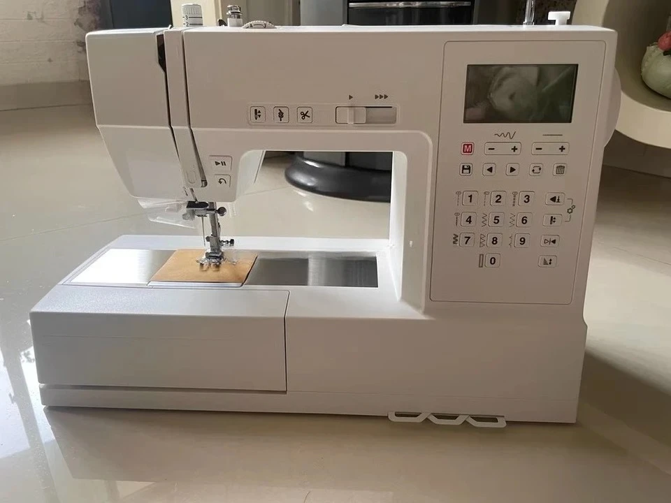New Sewing Machine HD6805C Electronic Heavyduty Original Promise With Pedal High Speed High Power Heavy Duty
New Sewing Machine HD6805C Electronic Heavyduty Original Promise With Pedal High Speed High Power Heavy Duty