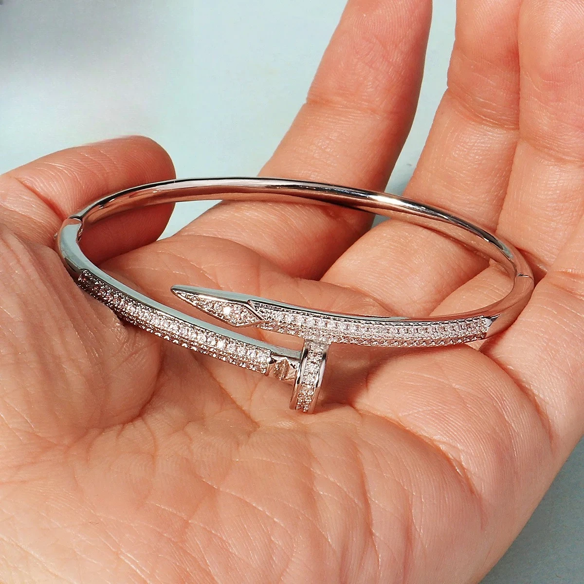 High Luxury and High-quality S925 Zircon Nail Bracelet with Fashionable and High-end Feel - Mother's Day Gift for Mom
High Luxury and High-quality S925 Zircon Nail Bracelet with Fashionable and High-end Feel - Mother's Day Gift for Mom