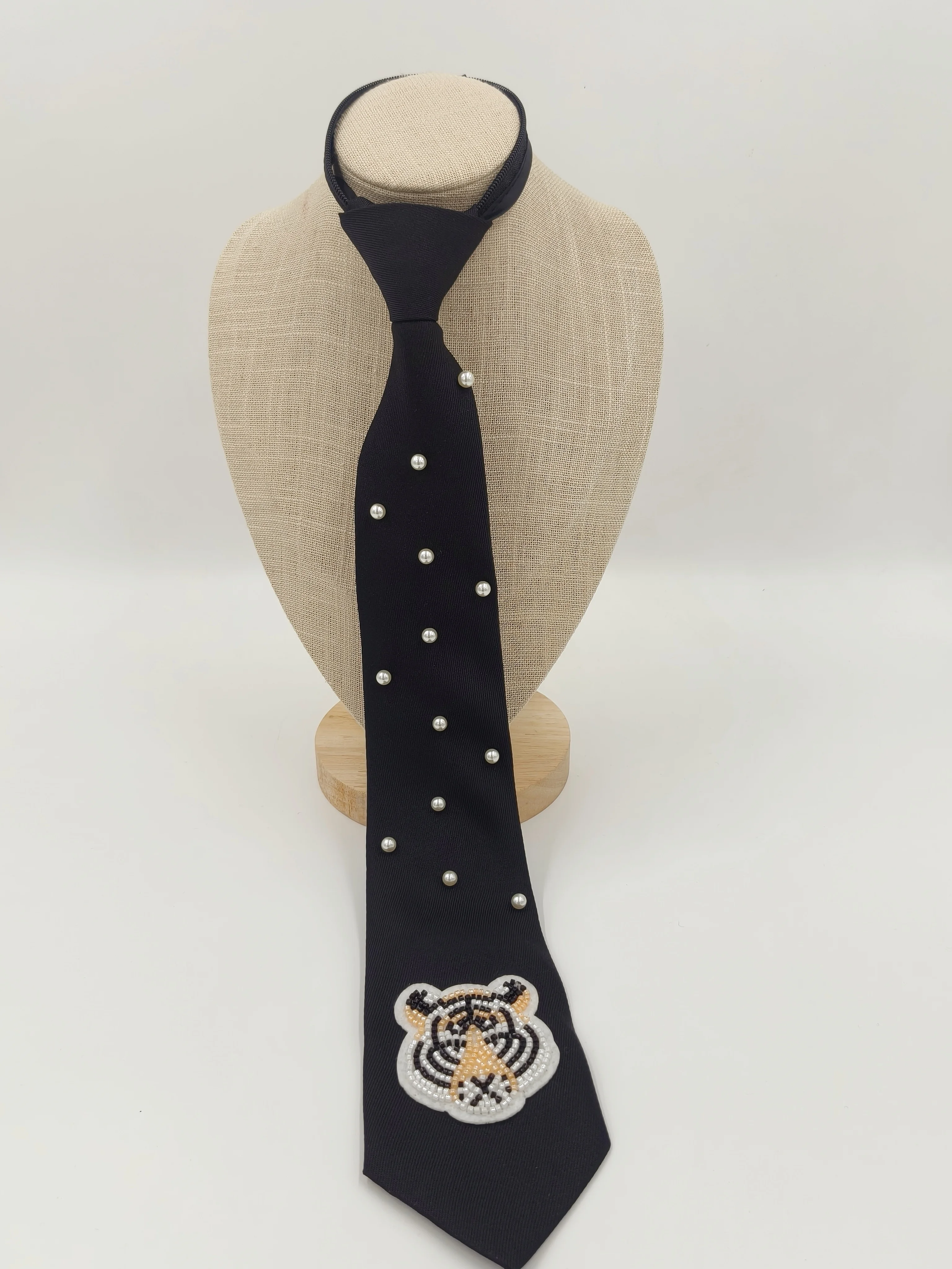 Personalized Tiger Head Rhinestone Tie-Free Tie, Lazy Zipper Tie, Unique Design Accessory for Suits and Shirts
Personalized Tiger Head Rhinestone Tie-Free Tie, Lazy Zipper Tie, Unique Design Accessory for Suits and Shirts