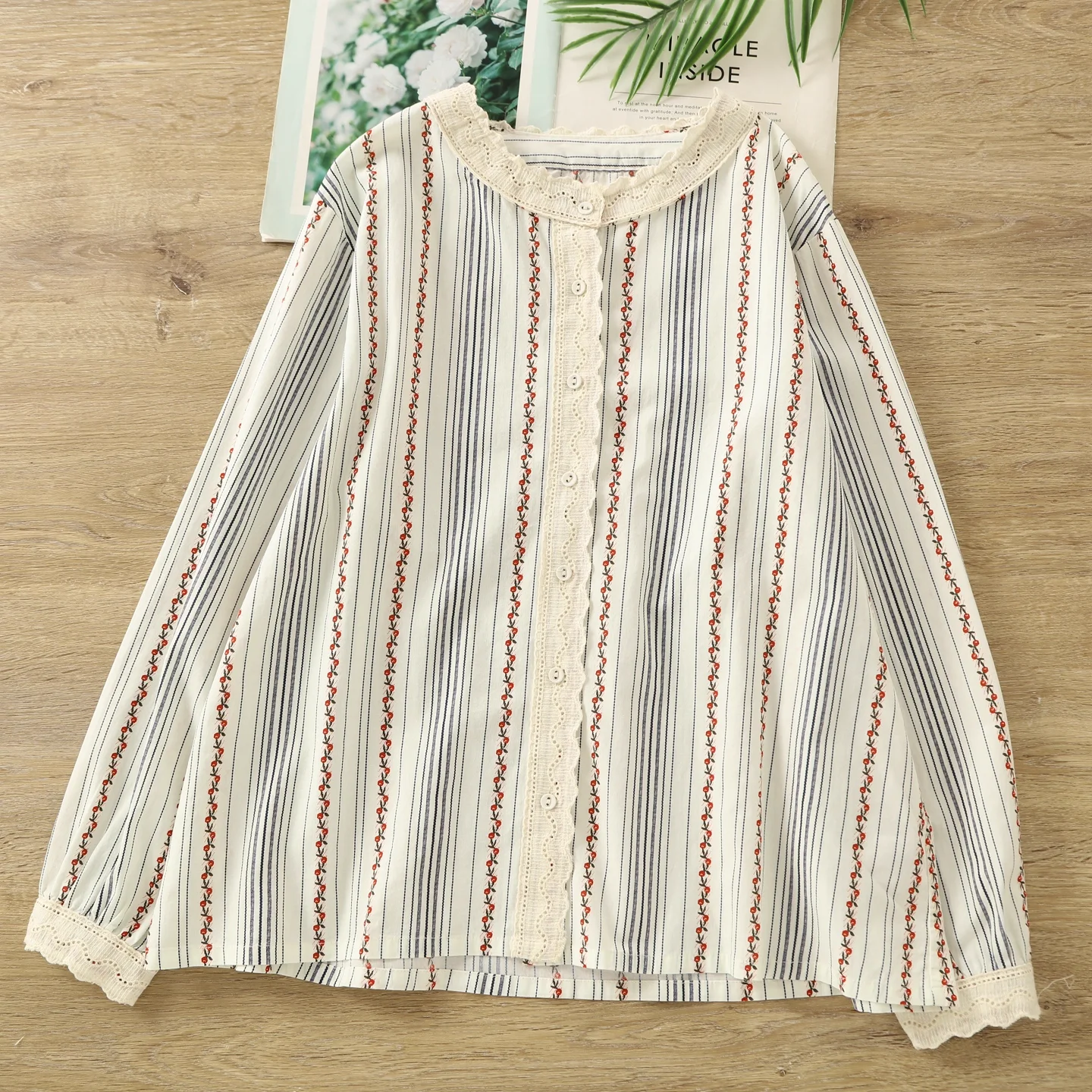 Boho clothing for woman autumn 100% cotton lace striped patchwork shirts and blouses chic elegant women tops 
Boho clothing for woman autumn 100% cotton lace striped patchwork shirts and blouses chic elegant women tops