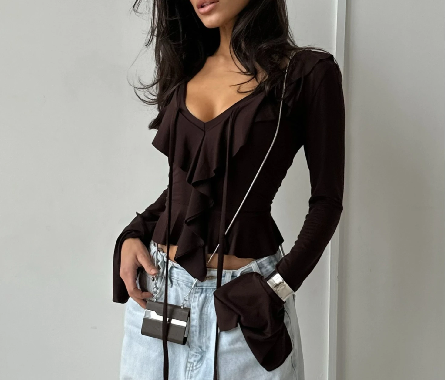 Design: Ruffles, Cropped Crop Knits, Women's Spring and Summer, Tight Long-sleeved Tie-up Pullovers
Design: Ruffles, Cropped Crop Knits, Women's Spring and Summer, Tight Long-sleeved Tie-up Pullovers