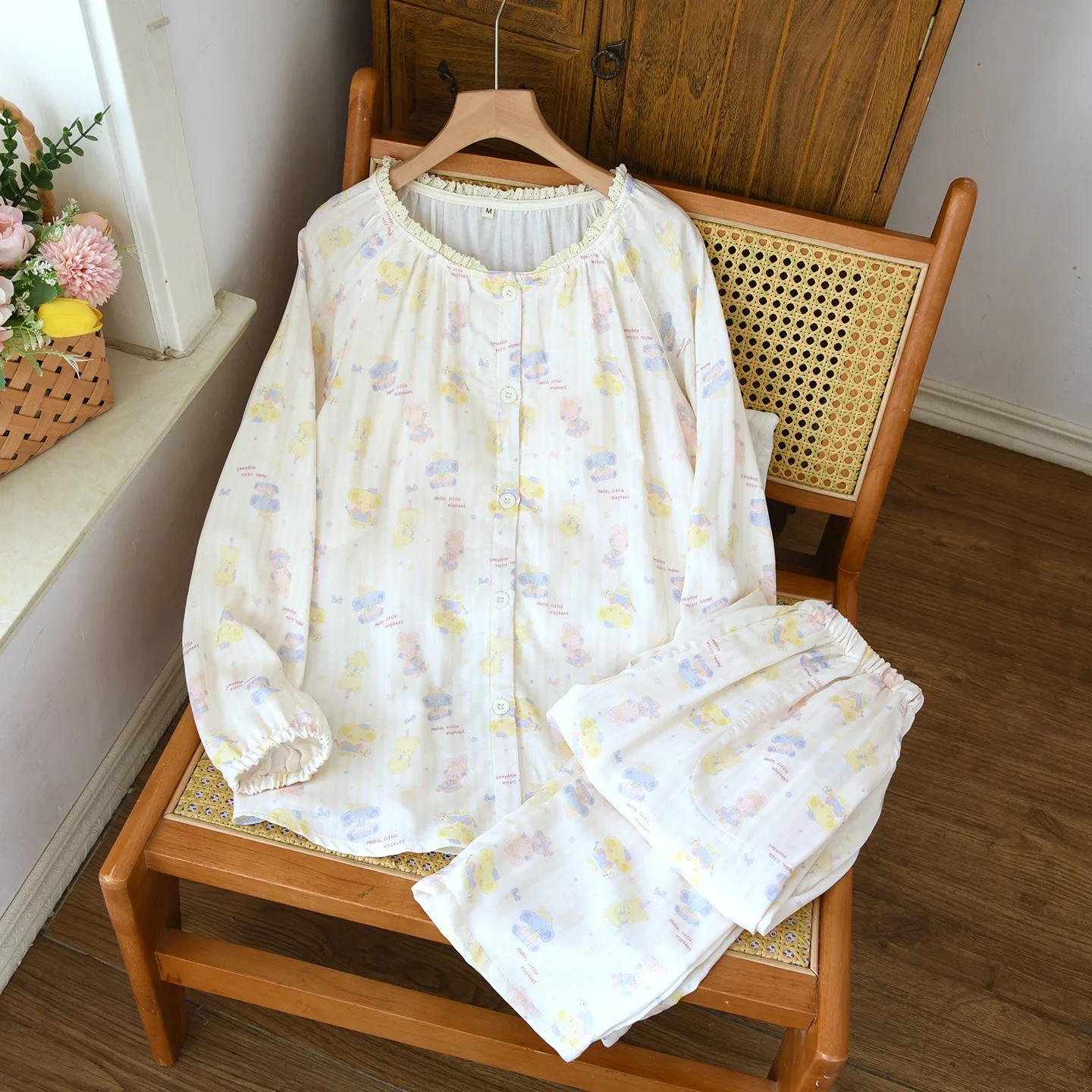 Весенне-летний комплект пижамы из двухслойной хлопковой марли с кружевным воротником: брюки и кардиган с длинными рукавами, одежда для сна
Весенне-летний комплект пижамы из двухслойной хлопковой марли с кружевным воротником: брюки и кардиган с длинными рукавами, одежда для сна