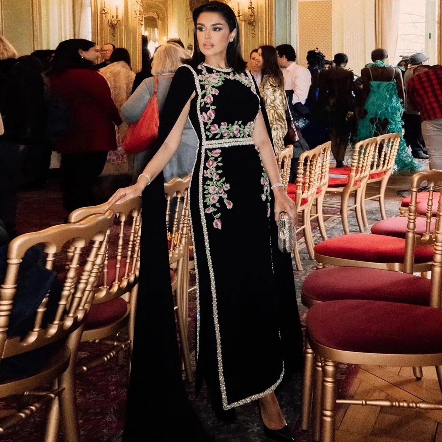Luxury Embroidered Beaded Black Evening Dress With Cape Sleeves Dubai Women Wedding Party Gowns LSZ487-1
Luxury Embroidered Beaded Black Evening Dress With Cape Sleeves Dubai Women Wedding Party Gowns LSZ487-1