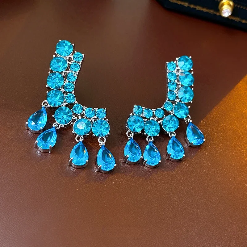 French Exquisite Bling Sea Blue Zircon Earrings Luxury Silver Color Shiny Crystal Trendy Jewelry for Women Gift INS
French Exquisite Bling Sea Blue Zircon Earrings Luxury Silver Color Shiny Crystal Trendy Jewelry for Women Gift INS
