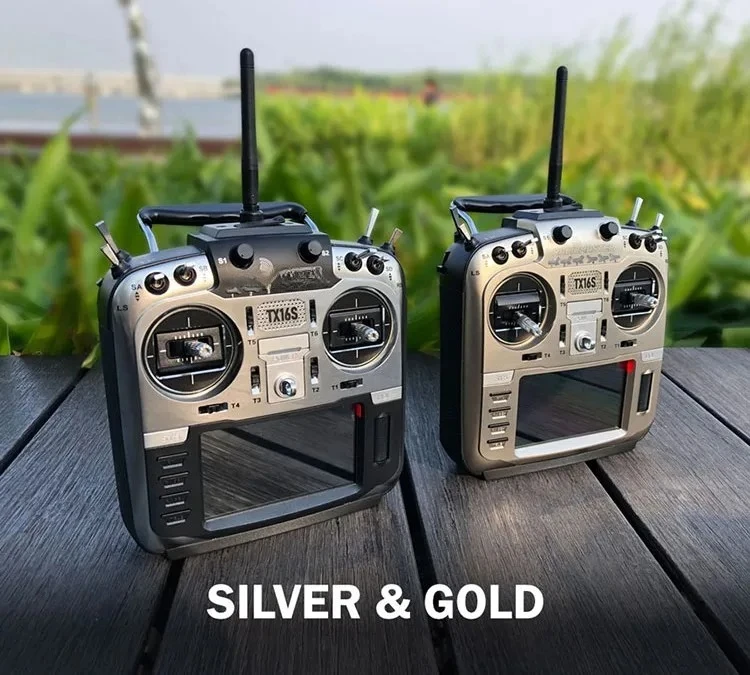 RadioMaster TX16S MAX edition Carbon/Gold/Silver OpenTX Multi Protocal 16-канальный передатчик с ЧПУ и опциями кожи
RadioMaster TX16S MAX edition Carbon/Gold/Silver OpenTX Multi Protocal 16-канальный передатчик с ЧПУ и опциями кожи