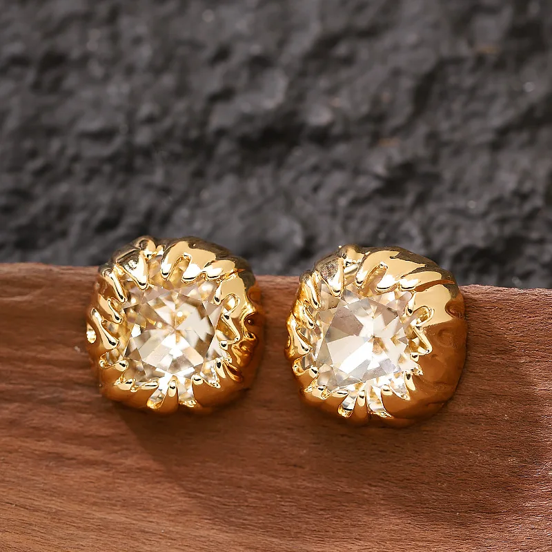 Stylish, exquisite, simple, geometric zircon earrings, high-end, light luxury, textured earrings, niche commuter earrings
Stylish, exquisite, simple, geometric zircon earrings, high-end, light luxury, textured earrings, niche commuter earrings
