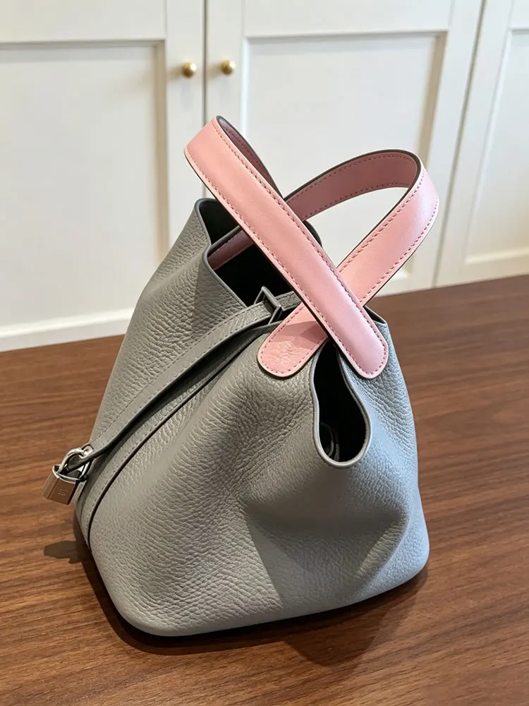 Color Block Bucket Bag Women's Commuter Handbag Fashionable Luxury Lightweight 2026 New Style Soft PU Leather Single Shoulder...
Color Block Bucket Bag Women's Commuter Handbag Fashionable Luxury Lightweight 2026 New Style Soft PU Leather Single Shoulder...