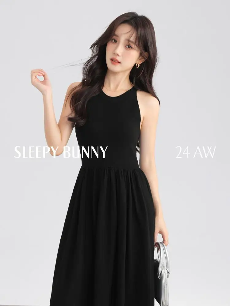 Elegant Vintage Hepburn Black Sleeveless Knit Dress High Waist Fit A-Line Long Maxi Sundress Women Autumn Classic Fashion Outfit
Elegant Vintage Hepburn Black Sleeveless Knit Dress High Waist Fit A-Line Long Maxi Sundress Women Autumn Classic Fashion Outfit