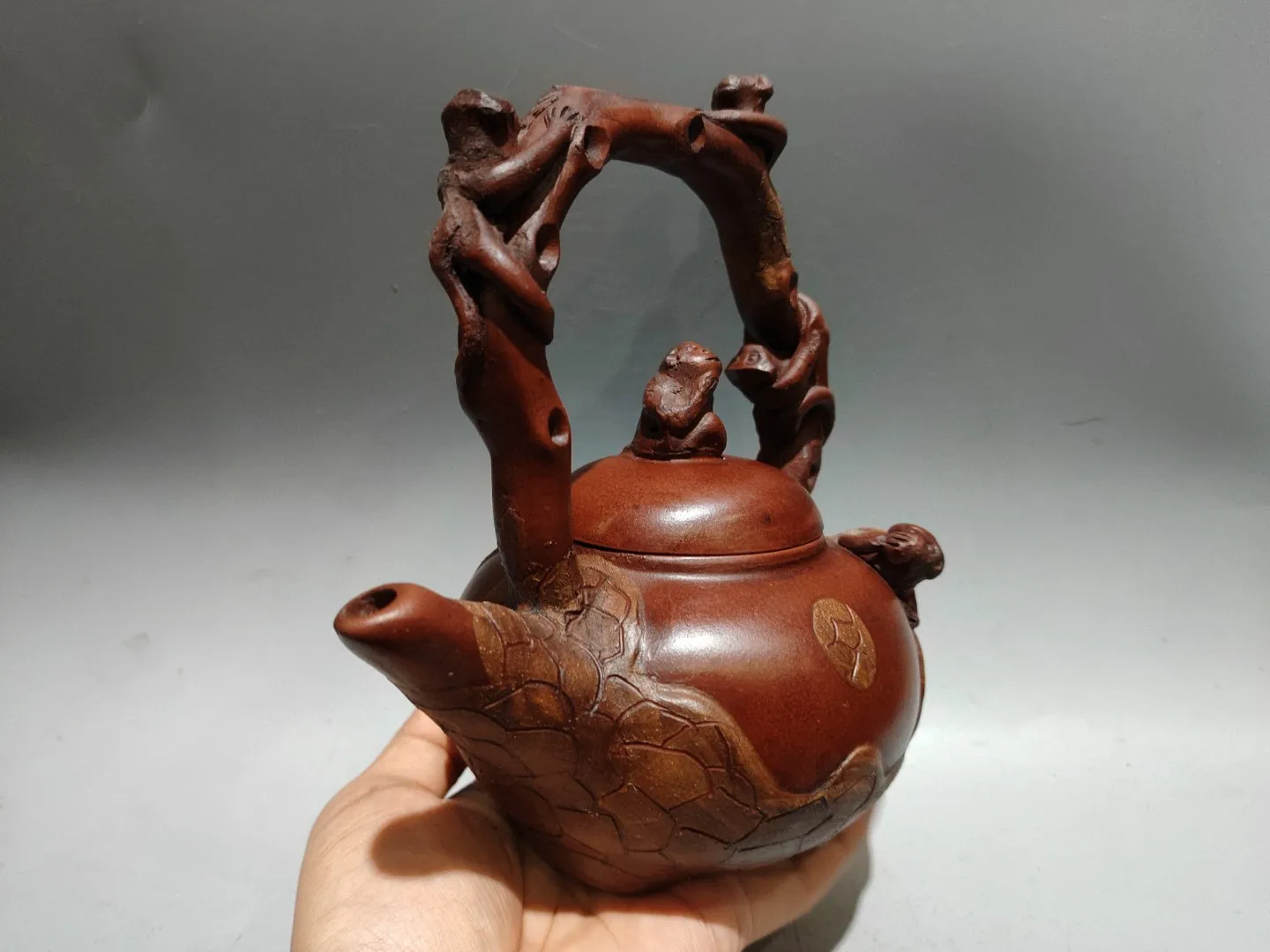 7"Chinese Yixing Purple Clay Teapot Monkey Cover Tree root shaped lifting pot Kettle Teapot Flagon Amass wealth Town house
7"Chinese Yixing Purple Clay Teapot Monkey Cover Tree root shaped lifting pot Kettle Teapot Flagon Amass wealth Town house