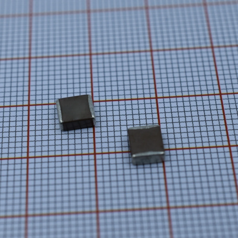 10 шт./лот 5750 2220 560nF 500V 564K 0.56UF ±10% X7R, SMD-конденсатор керамический, чип-конденсатор, 5.0мм*5.7мм, C5750X7R2H564KT
10 шт./лот 5750 2220 560nF 500V 564K 0.56UF ±10% X7R, SMD-конденсатор керамический, чип-конденсатор, 5.0мм*5.7мм, C5750X7R2H564KT