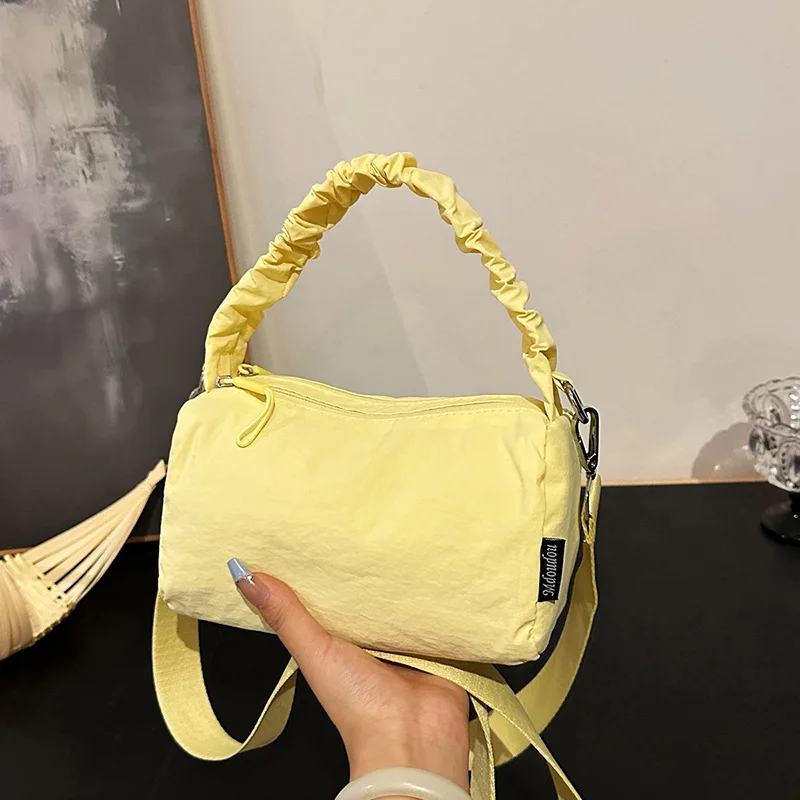 Повседневная однотонная сумка на плечо, женская сумка через плечо 2025 года, прямая трансляция, взрывная весенняя модная сумка-тоут из нейлоновой ткани, модная сумка-мессенджер
Повседневная однотонная сумка на плечо, женская сумка через плечо 2025 года, прямая трансляция, взрывная весенняя модная сумка-тоут из нейлоновой ткани, модная сумка-мессенджер