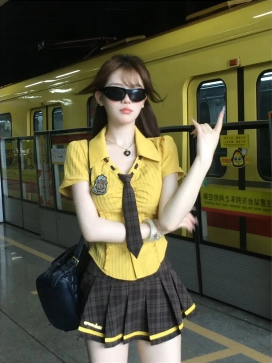 American Sweet Style Women's Slimming Shirt And Skirt Set Breathable Spring Summer Fashion Outfit High Waist Pleated Design
American Sweet Style Women's Slimming Shirt And Skirt Set Breathable Spring Summer Fashion Outfit High Waist Pleated Design