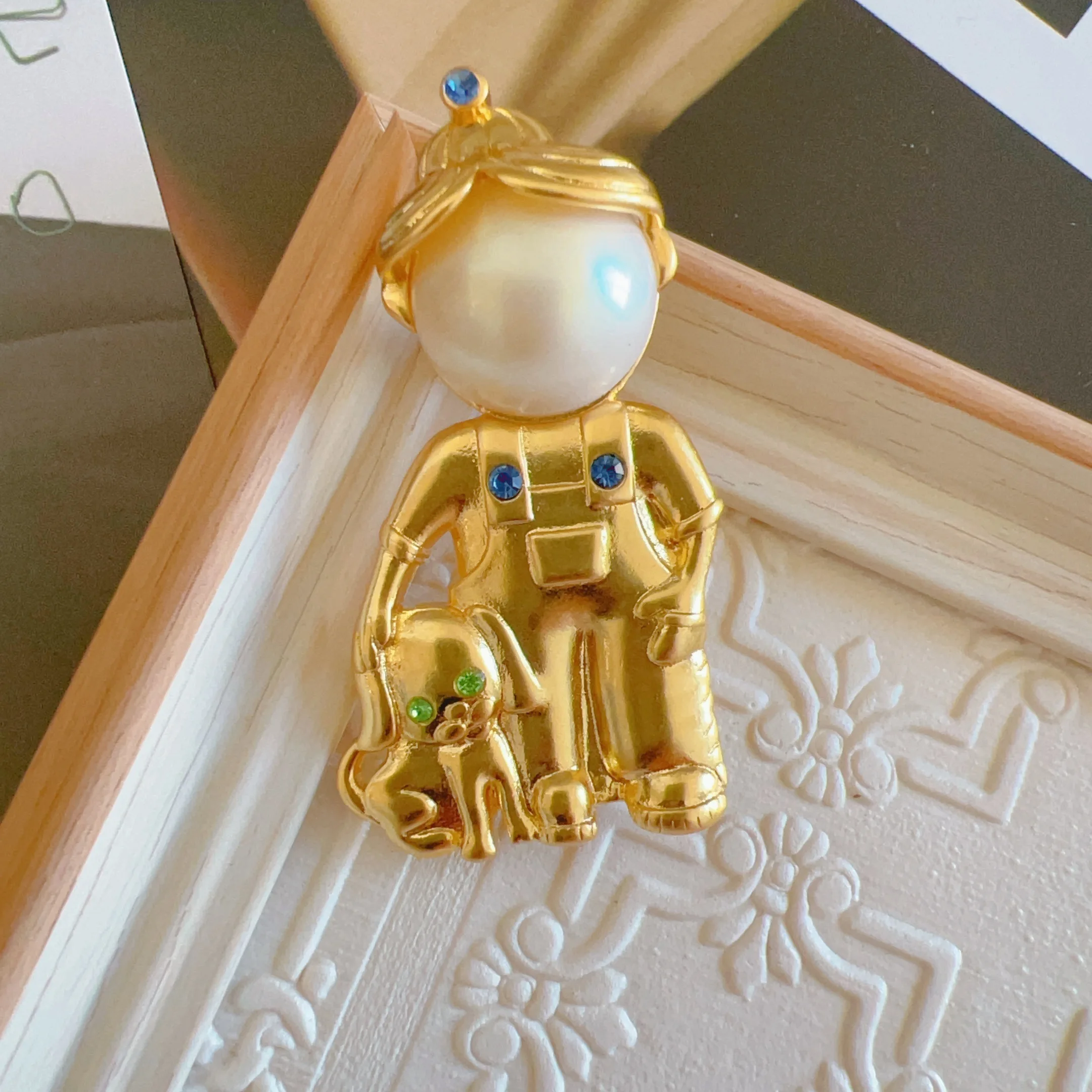 A design brooch for a little boy and a little dog, personalized, fashionable, and versatile
A design brooch for a little boy and a little dog, personalized, fashionable, and versatile