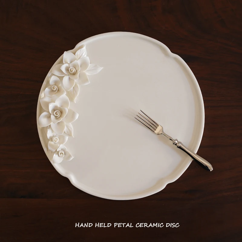 Exquisite creative utensils European-style hand-squeezed flowers high-end 10-inch western food plates ceremonial tableware
Exquisite creative utensils European-style hand-squeezed flowers high-end 10-inch western food plates ceremonial tableware