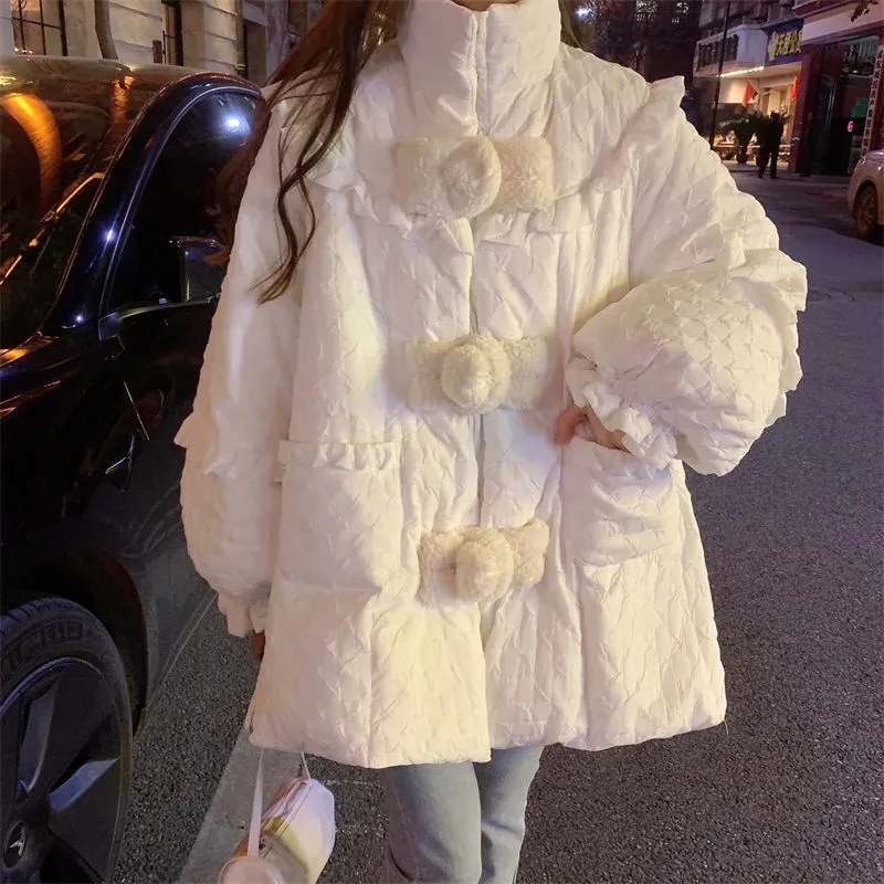 Plush Button Design Cotton Coats Korea Sweet Loose Parkas Women Winter White Coat Thicken Loose Solid Cake Stand Collar 2024 New
Plush Button Design Cotton Coats Korea Sweet Loose Parkas Women Winter White Coat Thicken Loose Solid Cake Stand Collar 2024 New