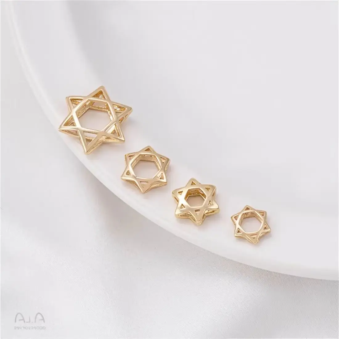 14K Gold-plated Hollowed Out Hexagonal Star Set Bead Ring, Handmade Beaded Partition Ring DIY Bracelet Necklace Accessories C379
14K Gold-plated Hollowed Out Hexagonal Star Set Bead Ring, Handmade Beaded Partition Ring DIY Bracelet Necklace Accessories C379
