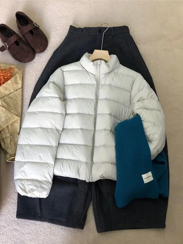 Новая зимняя утепленная повседневная куртка с воротником-стойкой на молнии, хлопковая, в корейском стиле, бежевая, универсальная верхняя одежда для женщин
Новая зимняя утепленная повседневная куртка с воротником-стойкой на молнии, хлопковая, в корейском стиле, бежевая, универсальная верхняя одежда для женщин