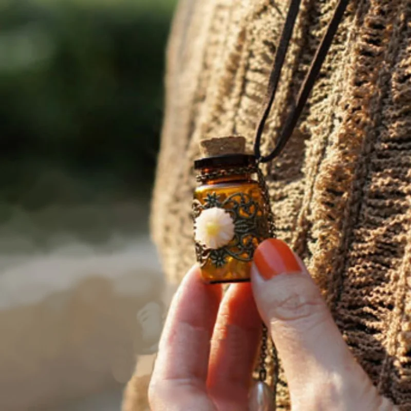X0324 "Happiness Encounters Retro Wishing Bottle Long Leather Rope Necklace Sweater Chain"
X0324 "Happiness Encounters Retro Wishing Bottle Long Leather Rope Necklace Sweater Chain"