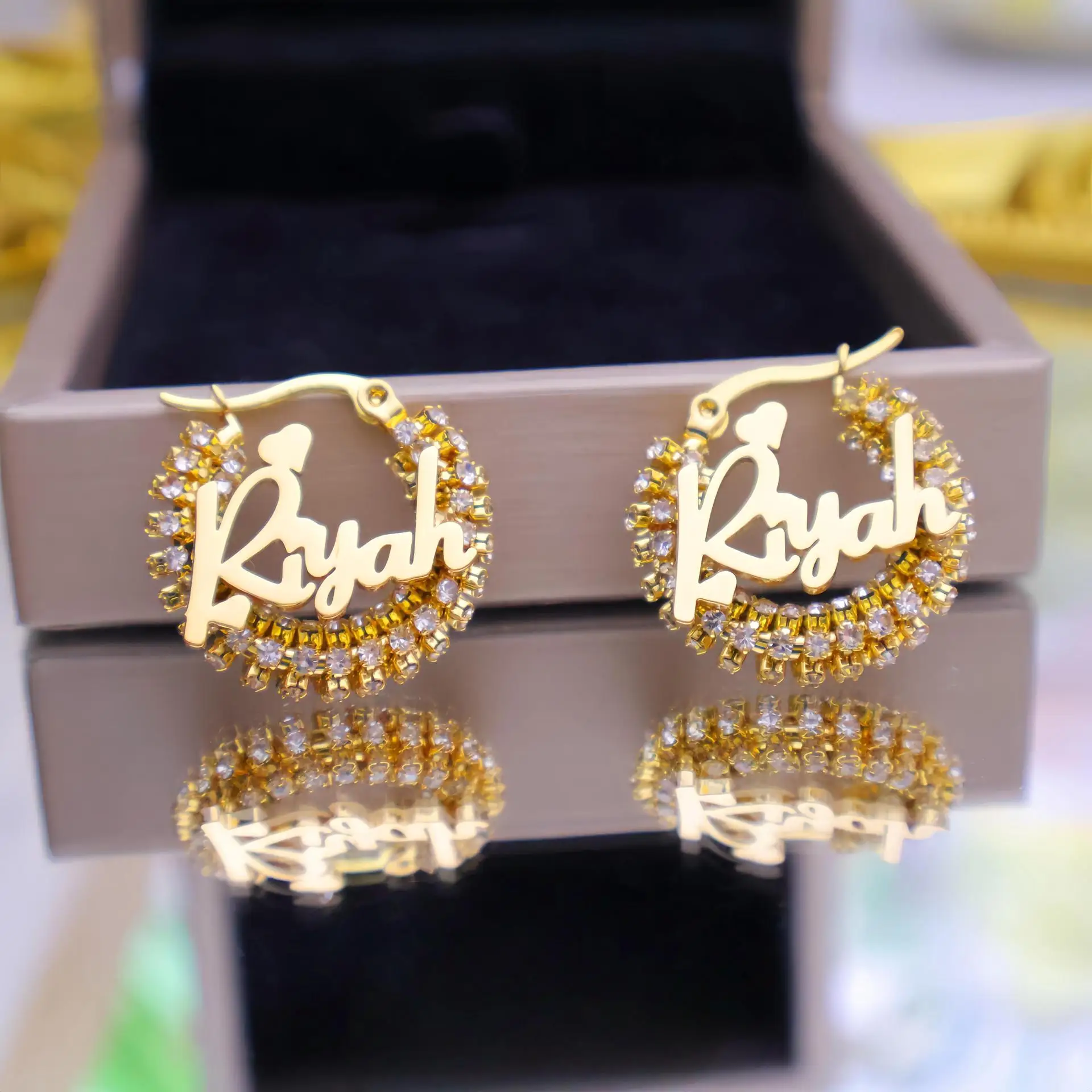 DOREMI Customized name letter earrings women's full diamond personalized earrings temperament design round text earrings
DOREMI Customized name letter earrings women's full diamond personalized earrings temperament design round text earrings
