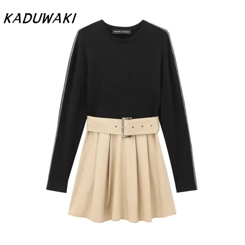 KADUWAK Autumn Fashion Round Neck Long Sleeve Patchwork Design Short Dress Simple Pleated Two Color Dress with Belt فساتين ٢٠٢٢
KADUWAK Autumn Fashion Round Neck Long Sleeve Patchwork Design Short Dress Simple Pleated Two Color Dress with Belt فساتين ٢٠٢٢