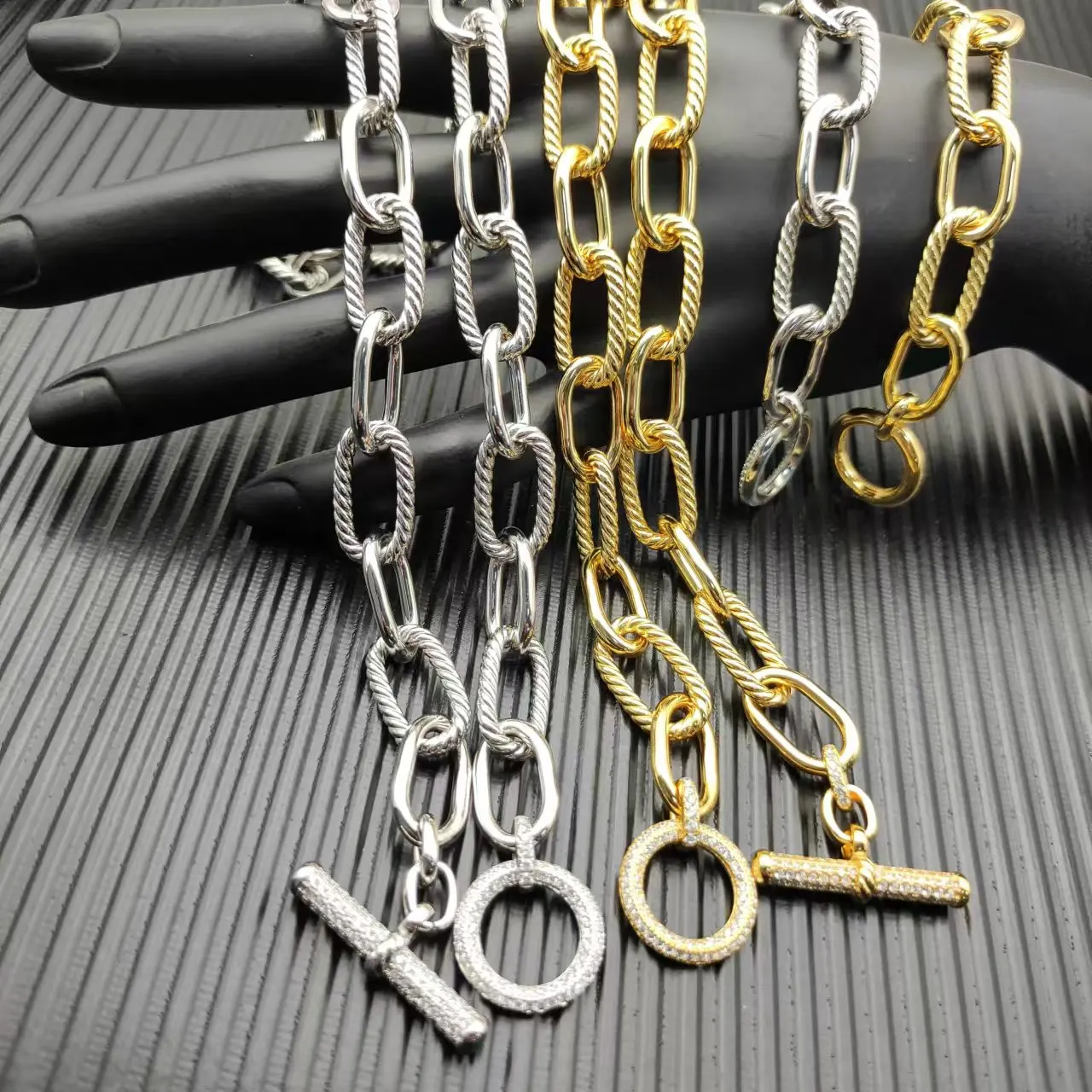 S925 Sterling Silver Style With Diamond Button Line Rotating Buckle Bracelet Neutral Classic Fashion Retro Trend Luxury Jewelry
S925 Sterling Silver Style With Diamond Button Line Rotating Buckle Bracelet Neutral Classic Fashion Retro Trend Luxury Jewelry