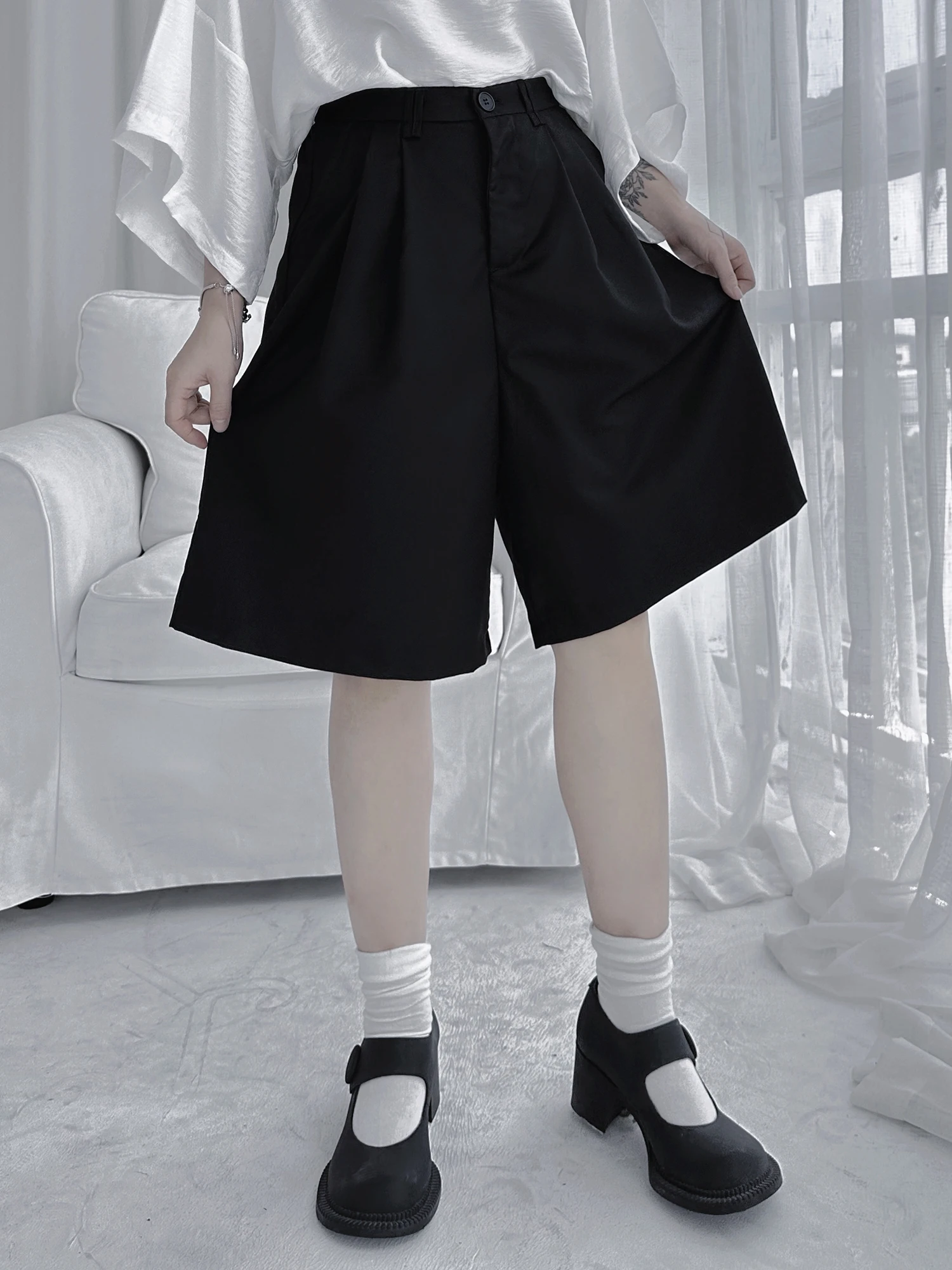 Loose Wide Leg Five-Quarter Pants Elastic Waist Dark Style Personality Summer Versatile Sabu Style Suit Shorts Casual Pants
Loose Wide Leg Five-Quarter Pants Elastic Waist Dark Style Personality Summer Versatile Sabu Style Suit Shorts Casual Pants