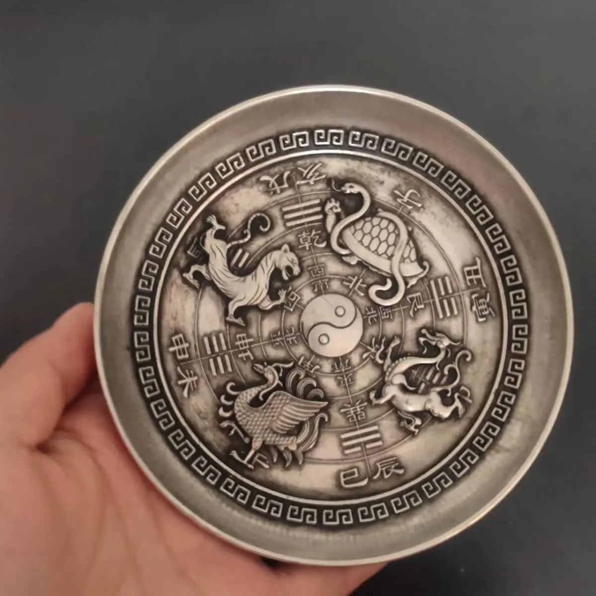 Antique sterling copper silver-plated engraving, lucky Qing objects, silver plates, plates, decorative plates, ornaments
Antique sterling copper silver-plated engraving, lucky Qing objects, silver plates, plates, decorative plates, ornaments