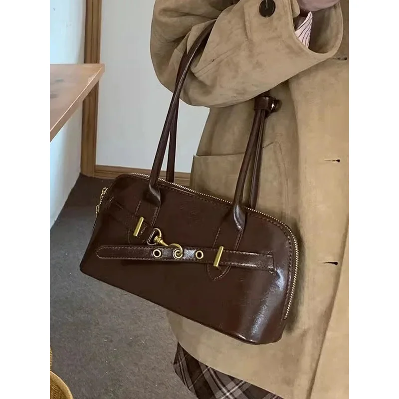 Original Retro Handheld Commuter Bag Women's Large Capacity Underarm Bowling Bag Tote Bag Double Strap Zipper Closure PU Leather
Original Retro Handheld Commuter Bag Women's Large Capacity Underarm Bowling Bag Tote Bag Double Strap Zipper Closure PU Leather