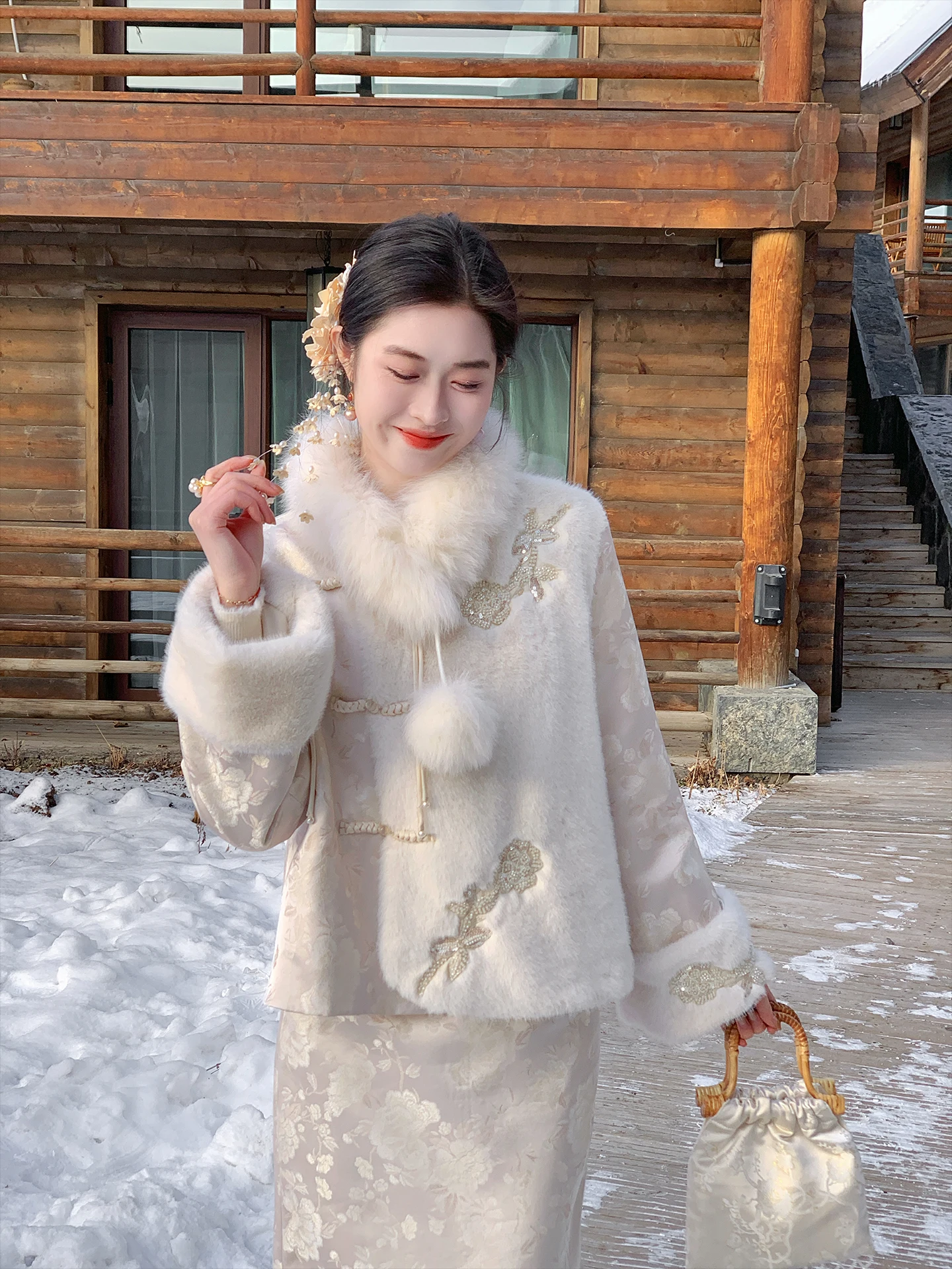 Тепло и стиль: Новая китайская зимняя куртка Ling Xian Zhi Heyunqi Jin с мехом, на хлопковой подкладке, прямого кроя, миди, для катания на лыжах
Тепло и стиль: Новая китайская зимняя куртка Ling Xian Zhi Heyunqi Jin с мехом, на хлопковой подкладке, прямого кроя, миди, для катания на лыжах