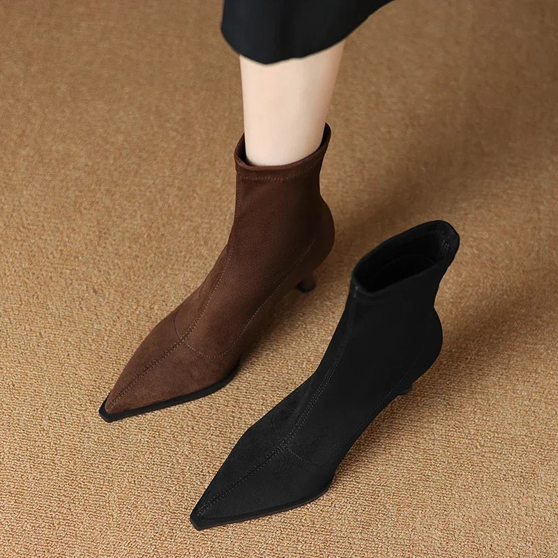 2026 новые осенне-зимние женские ботильоны 22-24,5 см, короткие ботинки из эластичной ткани с острым носком, высокий каблук, узкие ботинки на каблуке «котенок»
2026 новые осенне-зимние женские ботильоны 22-24,5 см, короткие ботинки из эластичной ткани с острым носком, высокий каблук, узкие ботинки на каблуке «котенок»