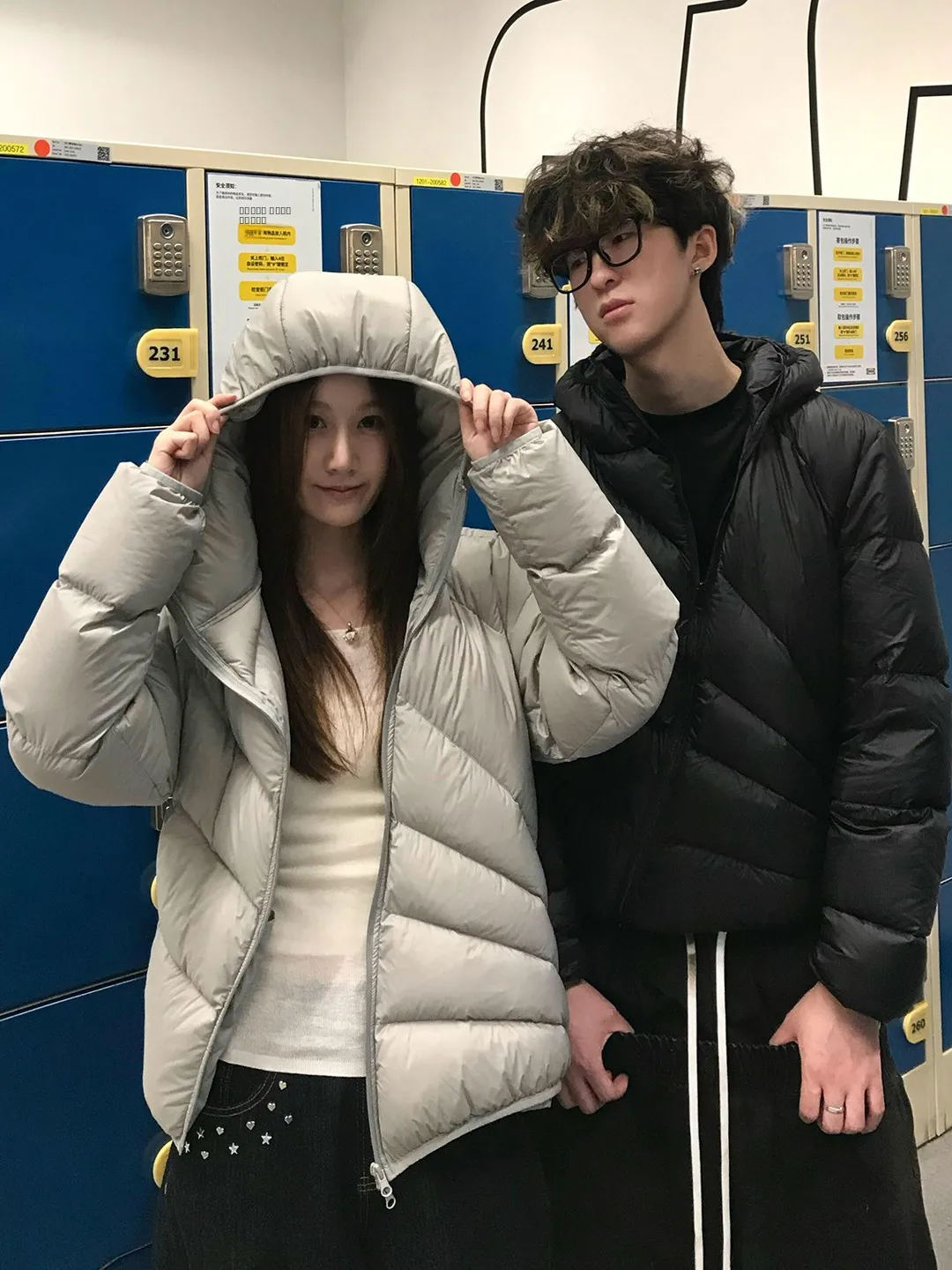 Легкая мужская приталенная пуховая куртка с капюшоном на молнии, в американском стиле, в клетку, зимнее пальто, ветрозащитная верхняя одежда для активного отдыха
Легкая мужская приталенная пуховая куртка с капюшоном на молнии, в американском стиле, в клетку, зимнее пальто, ветрозащитная верхняя одежда для активного отдыха