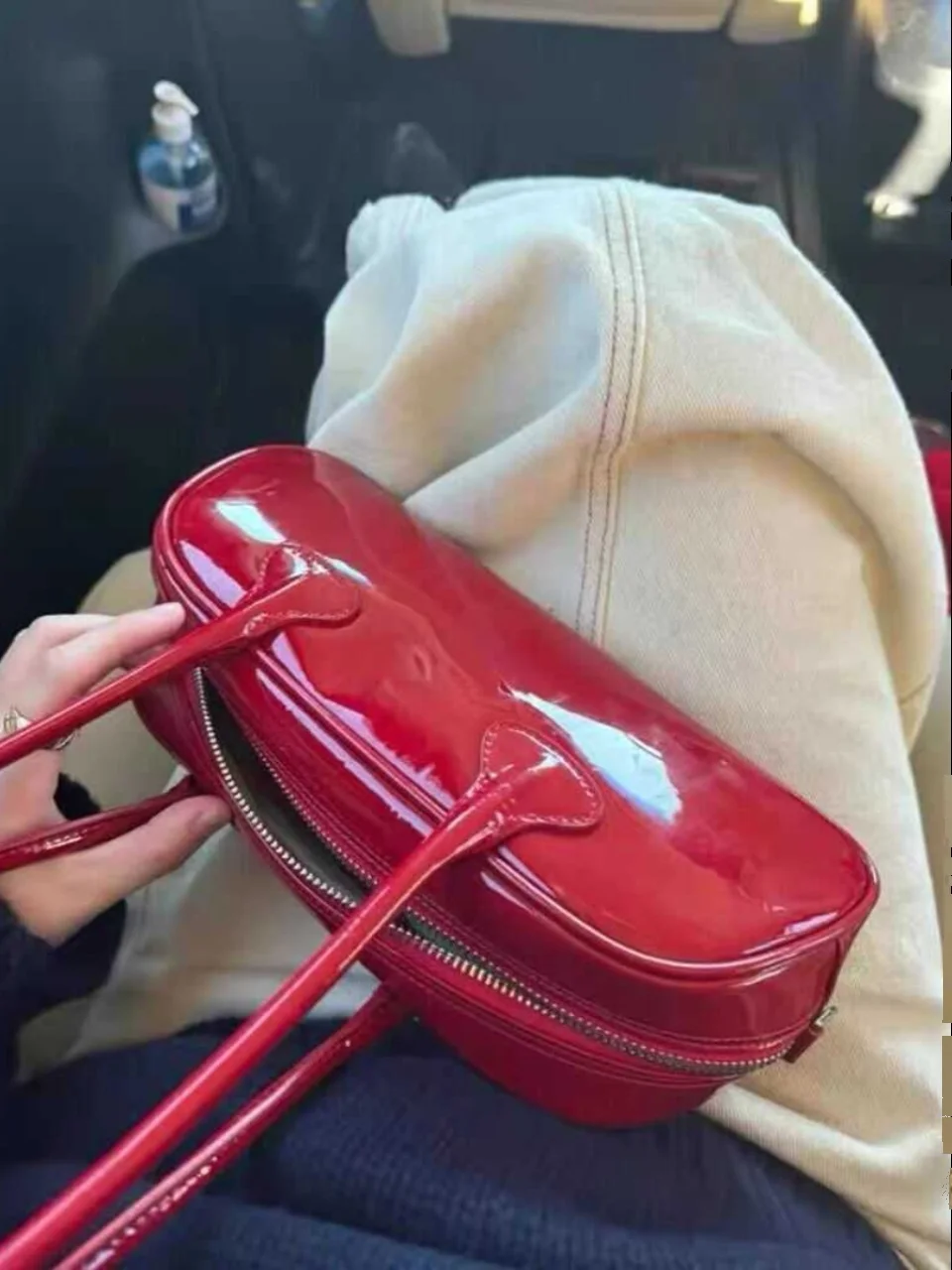 Fashionable Red Patent Leather Shoulder Bag Women's 2024 New Style Underarm Bag High-End Sensation French Bread Bag
Fashionable Red Patent Leather Shoulder Bag Women's 2024 New Style Underarm Bag High-End Sensation French Bread Bag