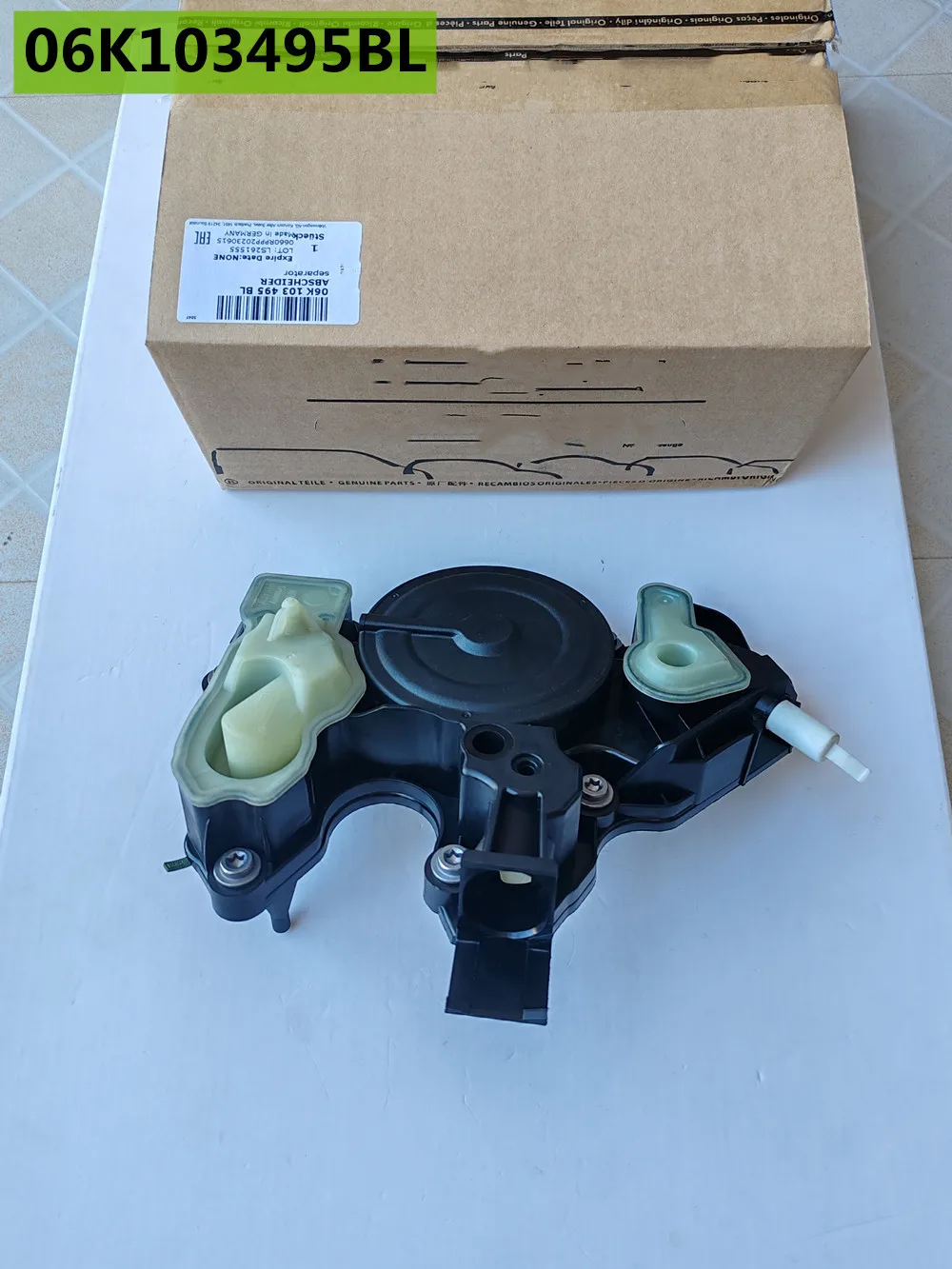 Made In Germany Genuine Oil Separator PCV Crankcase Vent Valve 06K103495BL for Audi A3 A4 A6 Q3 TT MK3 2019 + Golf/GTI MK7 2015+
Made In Germany Genuine Oil Separator PCV Crankcase Vent Valve 06K103495BL for Audi A3 A4 A6 Q3 TT MK3 2019 + Golf/GTI MK7 2015+