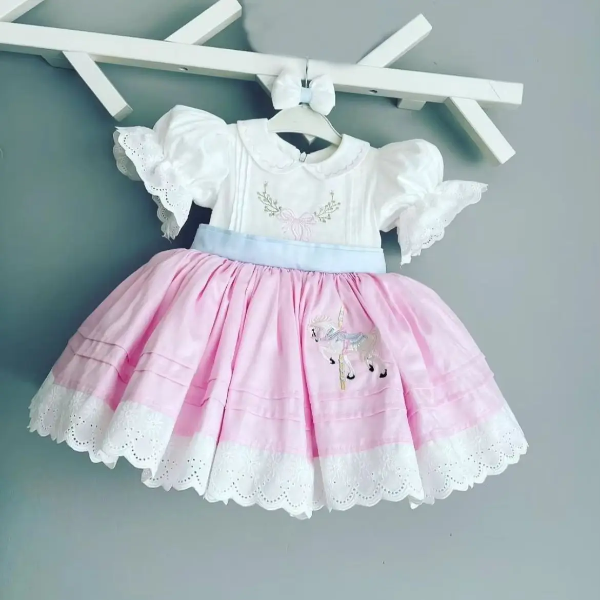 Girls Summer Pink Vintage Princess Dress with Carousel Embroidery+Hairpin for Birthday Party Holiday Photography B586
Girls Summer Pink Vintage Princess Dress with Carousel Embroidery+Hairpin for Birthday Party Holiday Photography B586