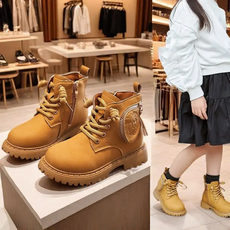 Children Casual Boots for Girls 2025 Autumn Winter New Fashion Korean Style Soft Bottom Anti-slippery Versatile British Shoes
Children Casual Boots for Girls 2025 Autumn Winter New Fashion Korean Style Soft Bottom Anti-slippery Versatile British Shoes
