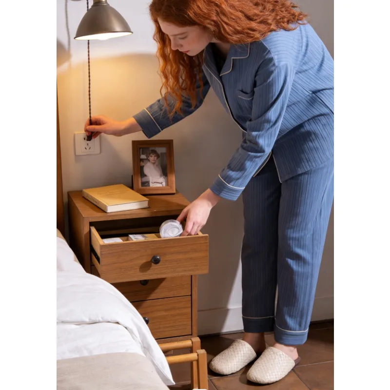 Простые зимние новые женские сетчатые тапочки из искусственной кожи и хлопка, домашние бархатные теплые и удобные швабры с мягкой подошвой, бытовая хлопковая швабра
Простые зимние новые женские сетчатые тапочки из искусственной кожи и хлопка, домашние бархатные теплые и удобные швабры с мягкой подошвой, бытовая хлопковая швабра