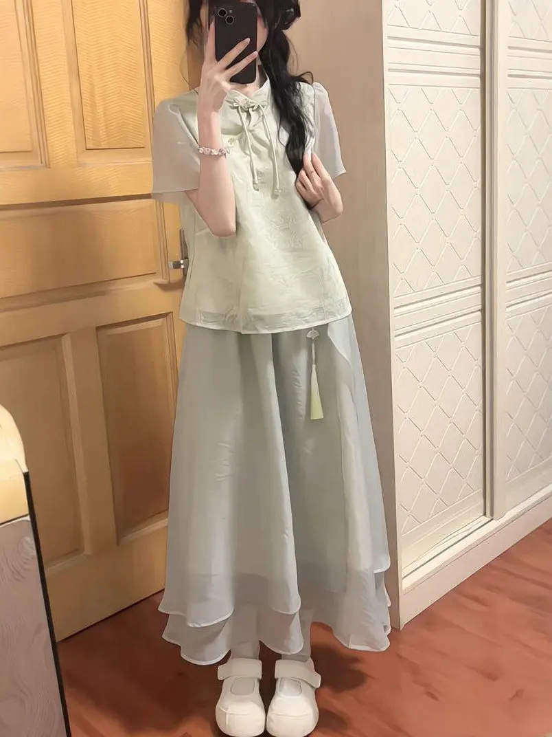 Summer New Chinese Style National Trend Embroidery Patchwork Hanfu Button High Waist Skirt Two-Piece Set for Women Students
Summer New Chinese Style National Trend Embroidery Patchwork Hanfu Button High Waist Skirt Two-Piece Set for Women Students