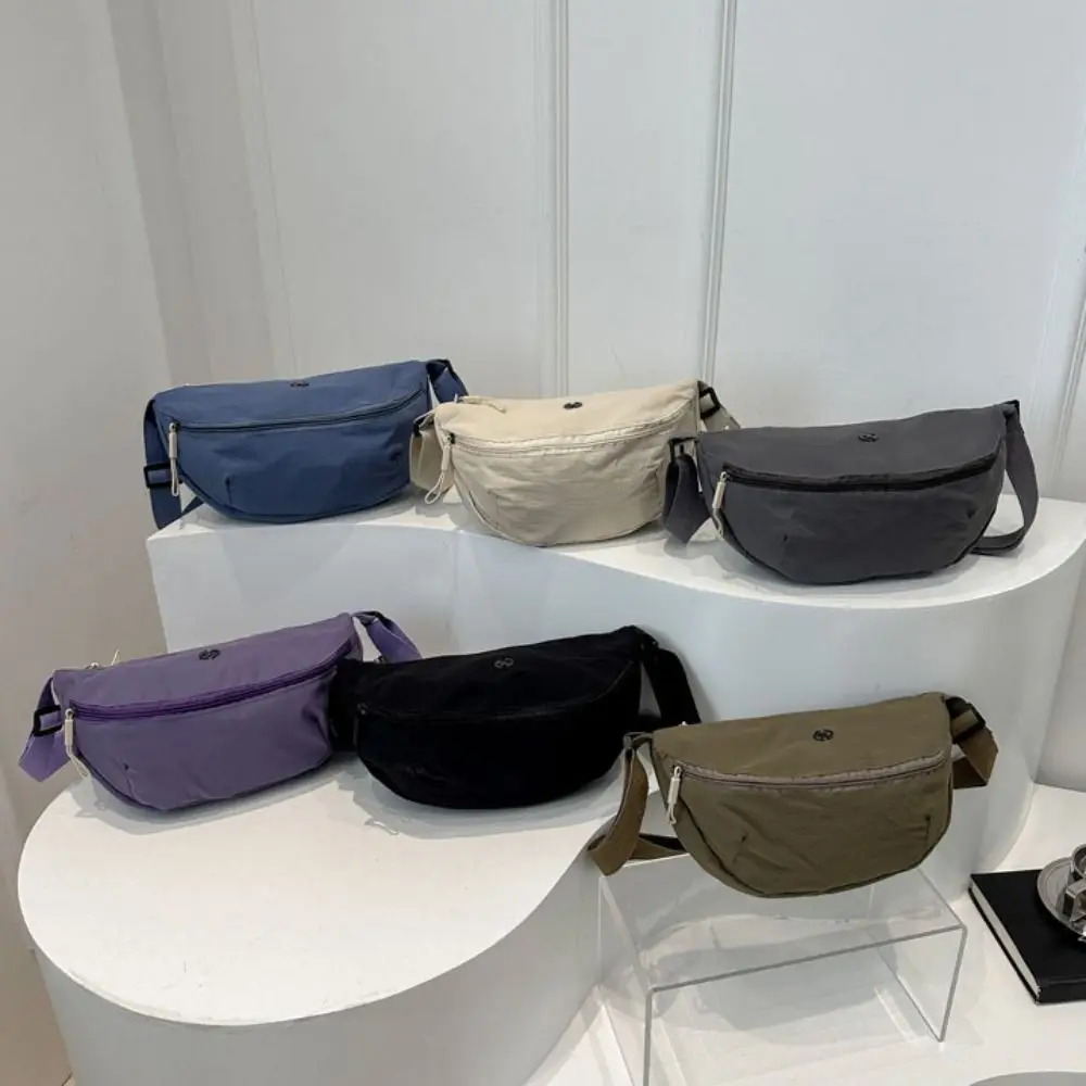 Wide Shoulder Strap Nylon Shoulder Bag Large Capacity Korean Style Oxford Cloth Crossbody Bag Solid Color Messenger Bag
Wide Shoulder Strap Nylon Shoulder Bag Large Capacity Korean Style Oxford Cloth Crossbody Bag Solid Color Messenger Bag