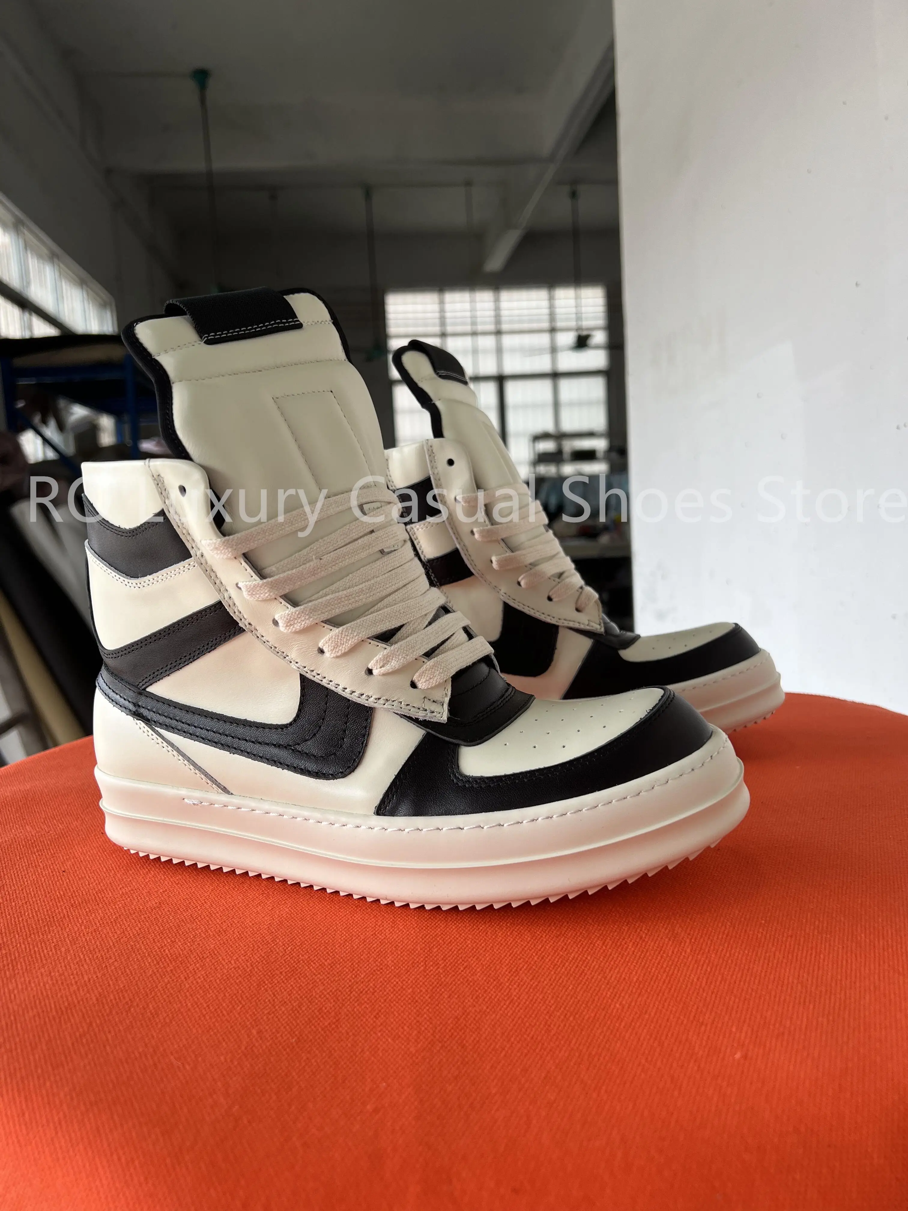 R-o New Style Inverted triangle design Genuine Leather Geo Sneaker Men Woman's High Top Sneakers and Boots White and Black Shoes
R-o New Style Inverted triangle design Genuine Leather Geo Sneaker Men Woman's High Top Sneakers and Boots White and Black Shoes