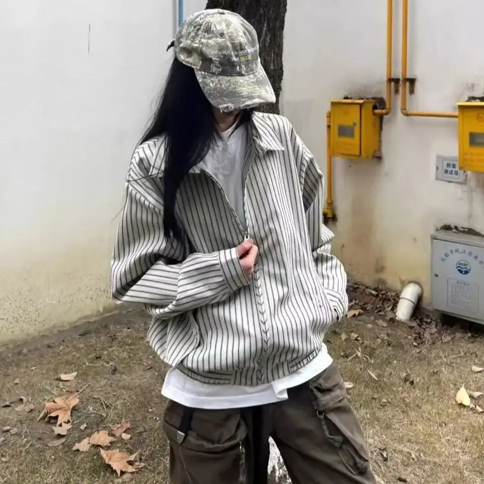 Women zipper jacket tops long-sleeved striped American retro unique design loose casual gentle fashion spring daily new trend
Women zipper jacket tops long-sleeved striped American retro unique design loose casual gentle fashion spring daily new trend