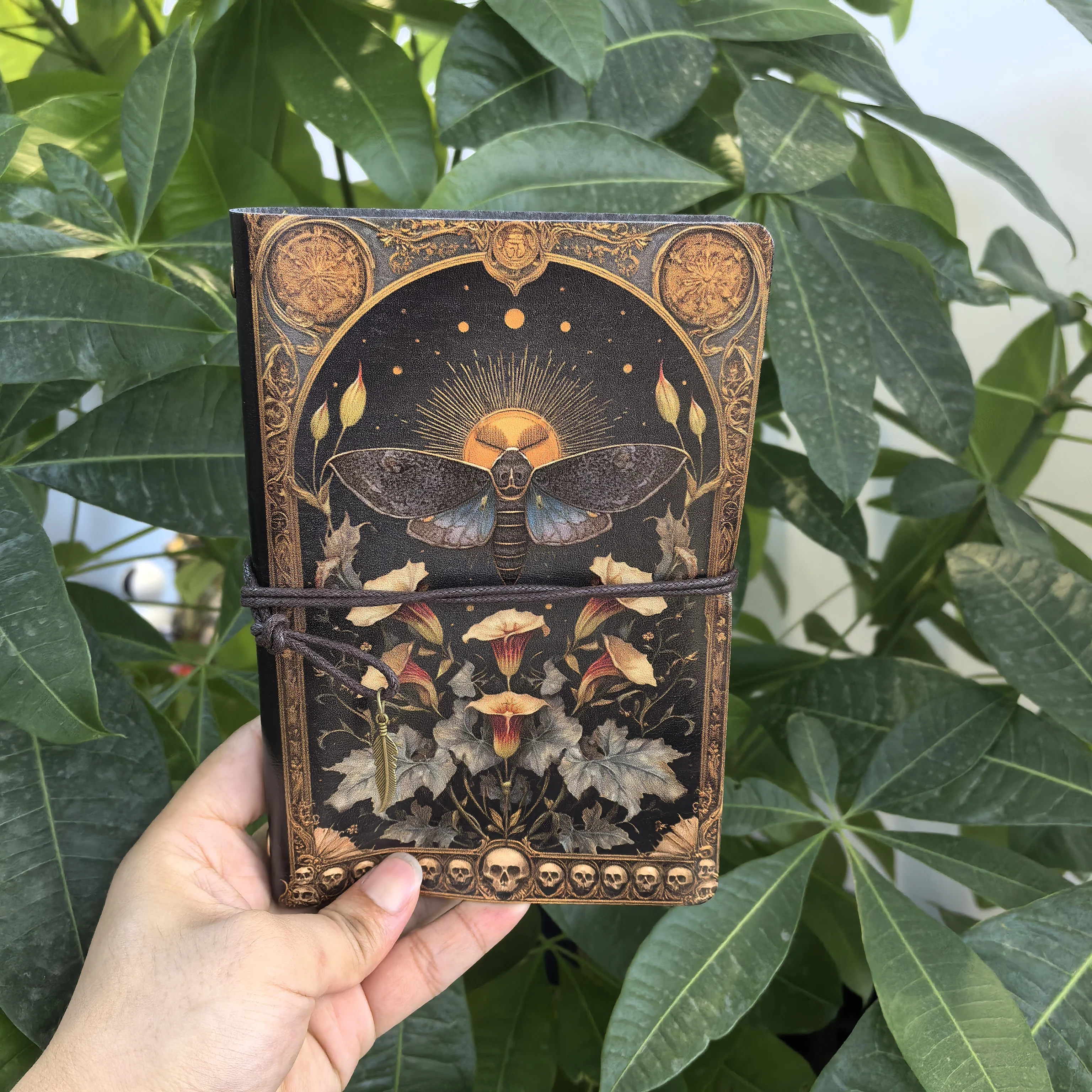 Vintage Gothic Moth Grimoire Journal PU Leather Notebook Skull Flower Hardcover Diary WitcVintage Ghcraft A6 Travel Planner Gift
Vintage Gothic Moth Grimoire Journal PU Leather Notebook Skull Flower Hardcover Diary WitcVintage Ghcraft A6 Travel Planner Gift