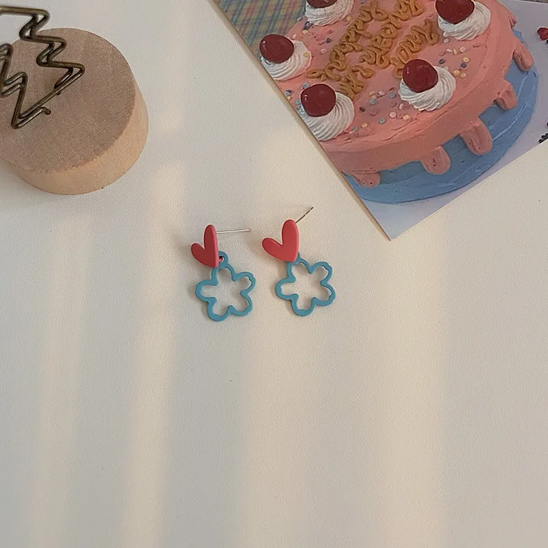 Fashionable 925 Silver Needle Earrings , Contrast Color Hollow Small Flower Earrings
Fashionable 925 Silver Needle Earrings , Contrast Color Hollow Small Flower Earrings