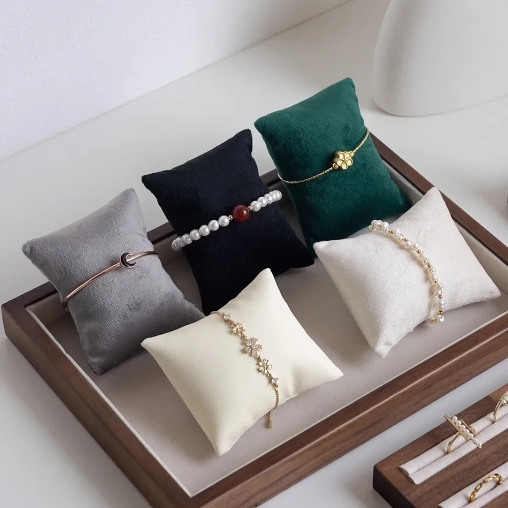 Velvet/leather Jewelry Pillow Stand Small Pillow Prop Watch Bracelet Bangle Cushion Holder Gifts Display Organizer Pillow
Velvet/leather Jewelry Pillow Stand Small Pillow Prop Watch Bracelet Bangle Cushion Holder Gifts Display Organizer Pillow