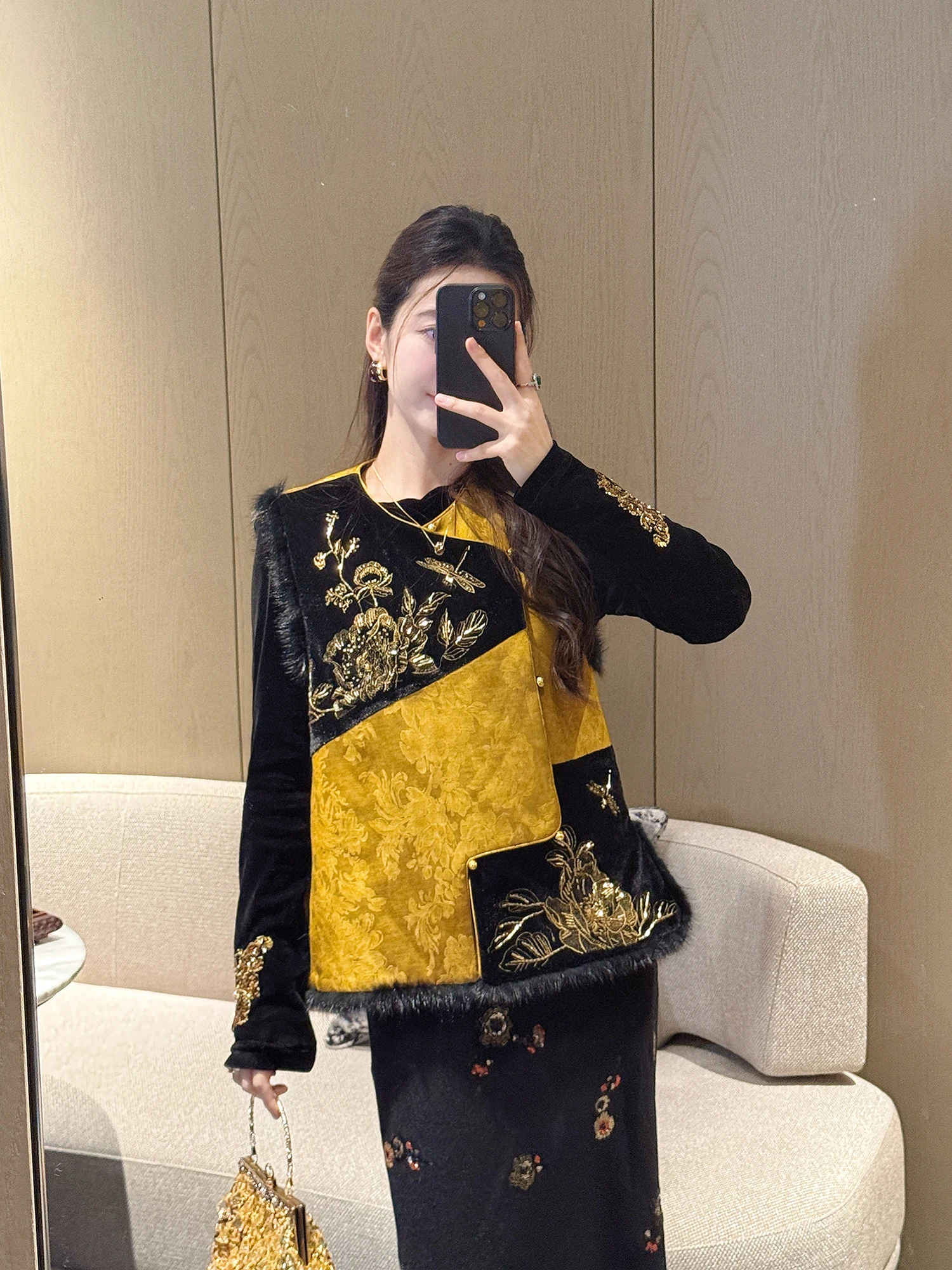New Chinese Sle Embroidered Patchwork Color Vest 2025 Women's round Ne Thiened Outerwear Vest Commute Sle Winter Coll...
New Chinese Sle Embroidered Patchwork Color Vest 2025 Women's round Ne Thiened Outerwear Vest Commute Sle Winter Coll...