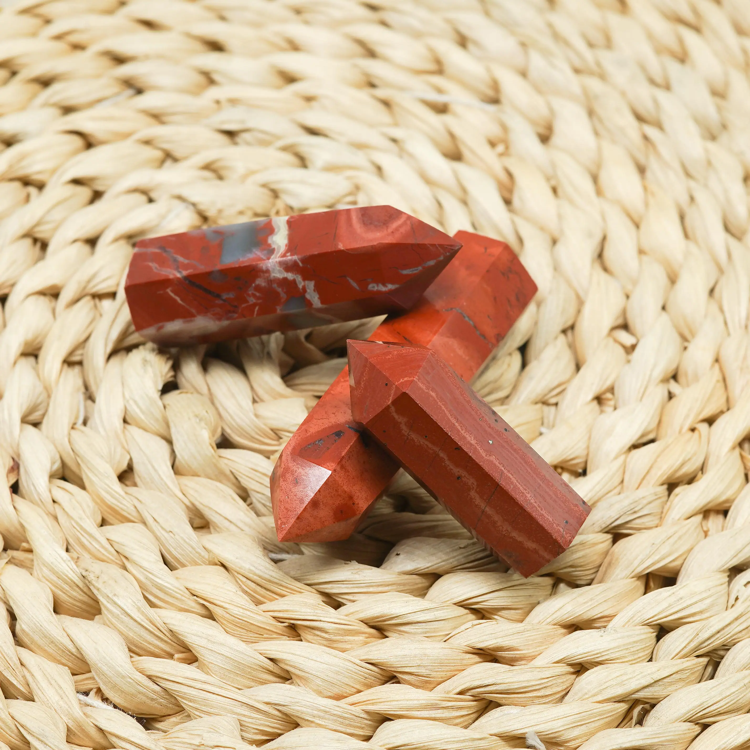 Natural Energy Red Jasper Crystal Point Prism Crafts Stone Tower Mineral Wand Home Decoration Hexagonal Reiki Chakra Gift
Natural Energy Red Jasper Crystal Point Prism Crafts Stone Tower Mineral Wand Home Decoration Hexagonal Reiki Chakra Gift