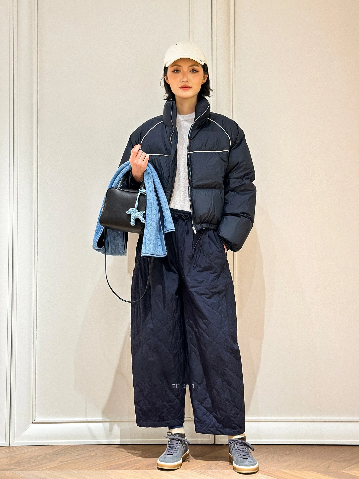 Ultra-Light 20D Mat Nylon Outdoor Workwear Quilted Wide Leg Pants Cotton Warm Trousers High Waist Long Pants for Winter
Ultra-Light 20D Mat Nylon Outdoor Workwear Quilted Wide Leg Pants Cotton Warm Trousers High Waist Long Pants for Winter